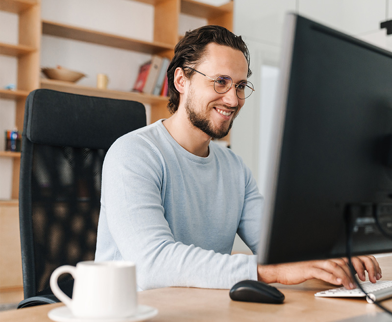 Man using the browser-based eLearning authoring tool on a computer